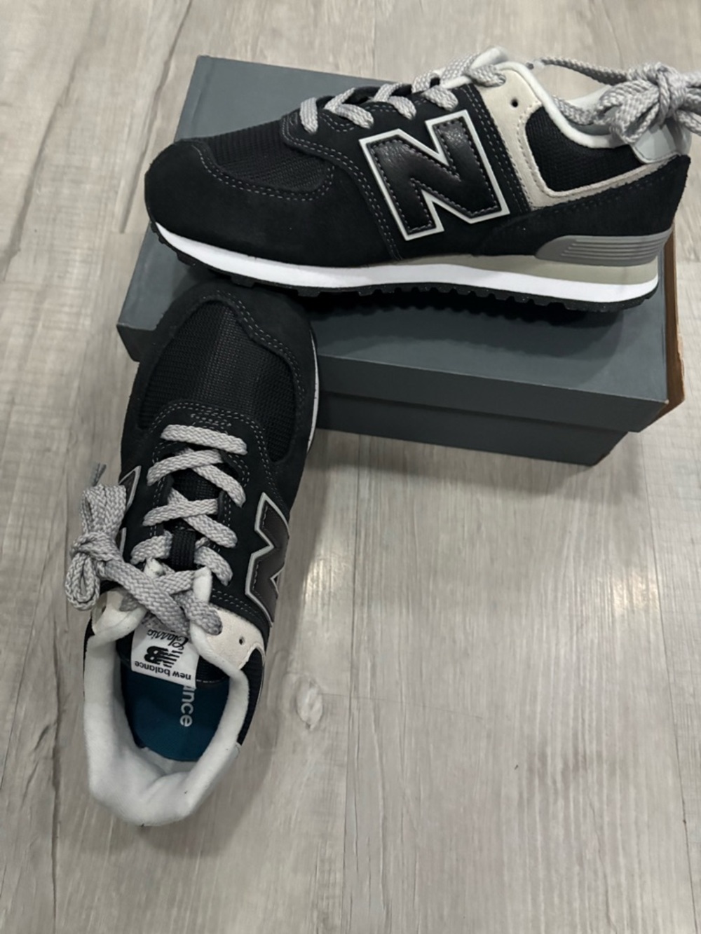 New Balance Black and White Kids Sneakers BNWT size 3.5